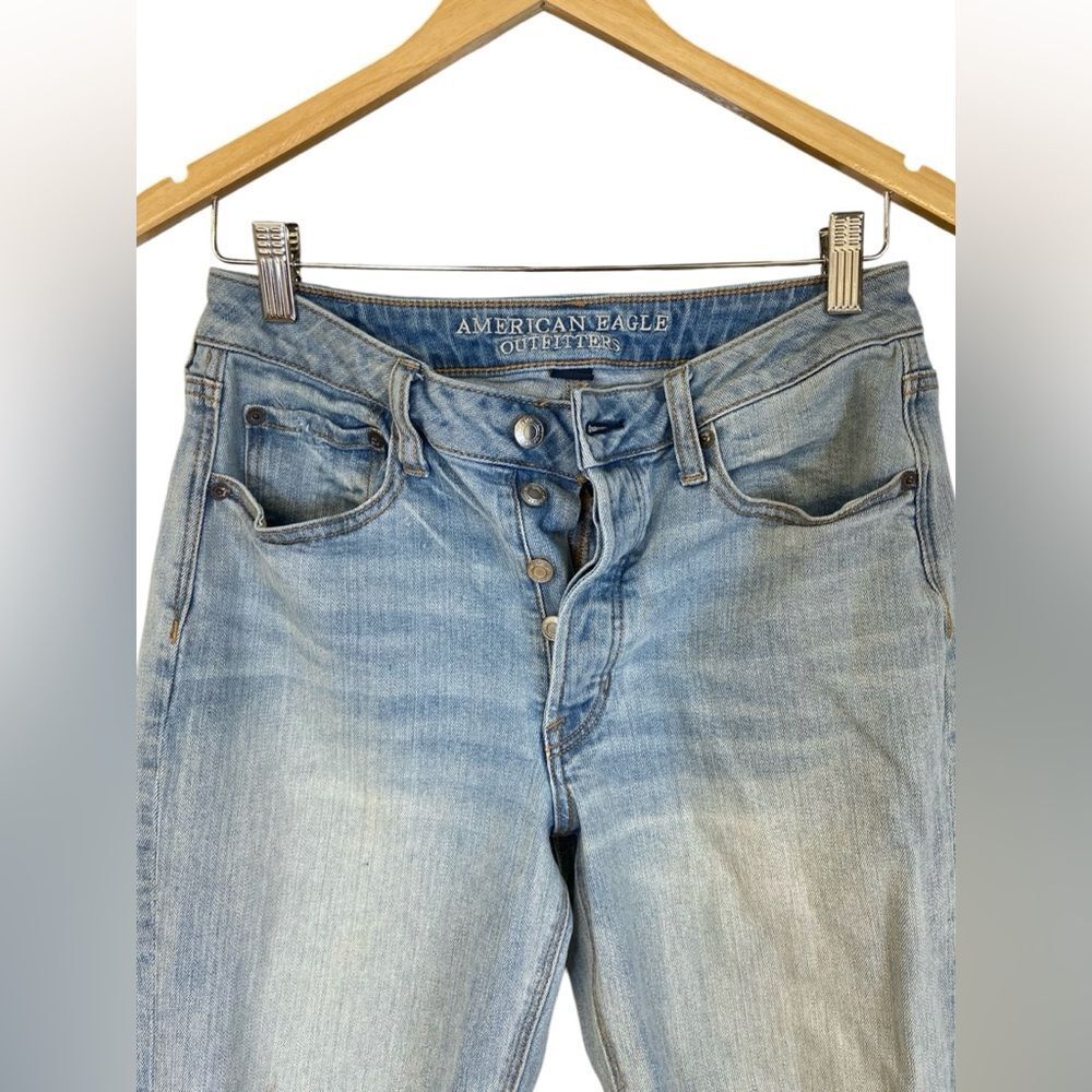 American Eagle Vintage Hi Rise Button Fly Distressed Jean Size 8 - Picture 8 of 10